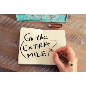 7 Ways to Be the BEST Dinner Guest Ever